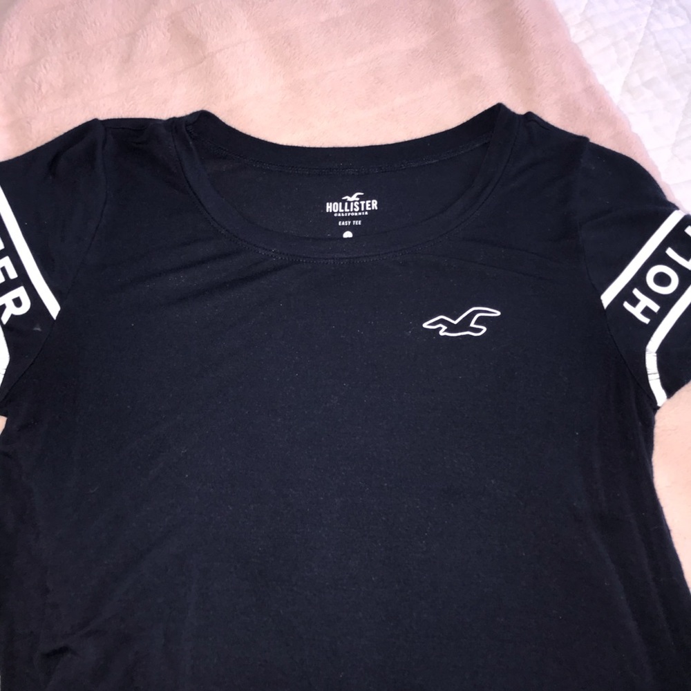 Blue hollister tee! (Open to offers!)